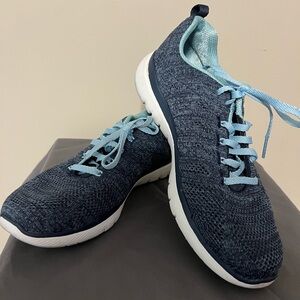 Women’s Skechers; Air-cooled, Memory Foam, Blue; size 8